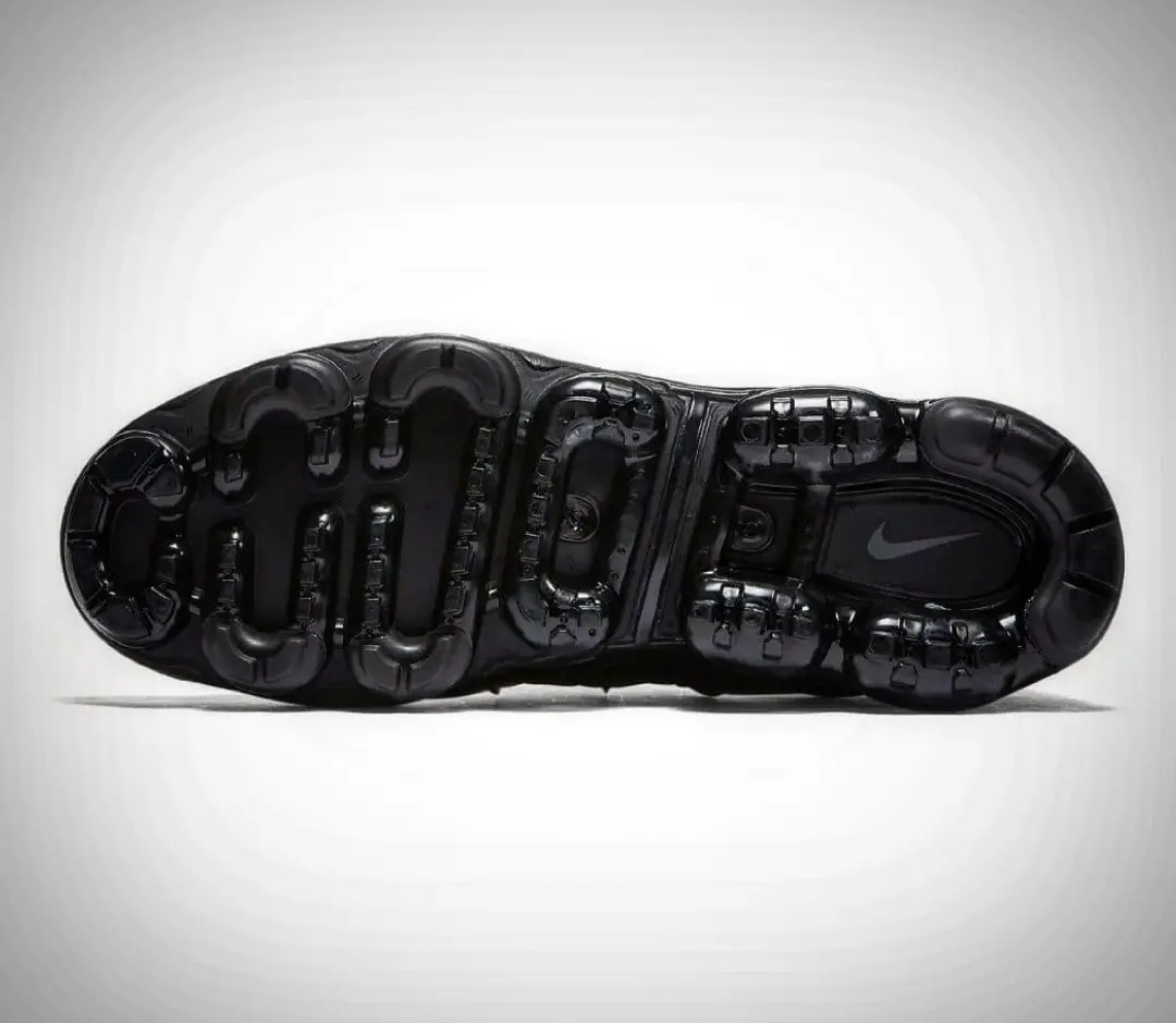 NIKE Air VaporMax PLUS 2019 "Triple black" - 4