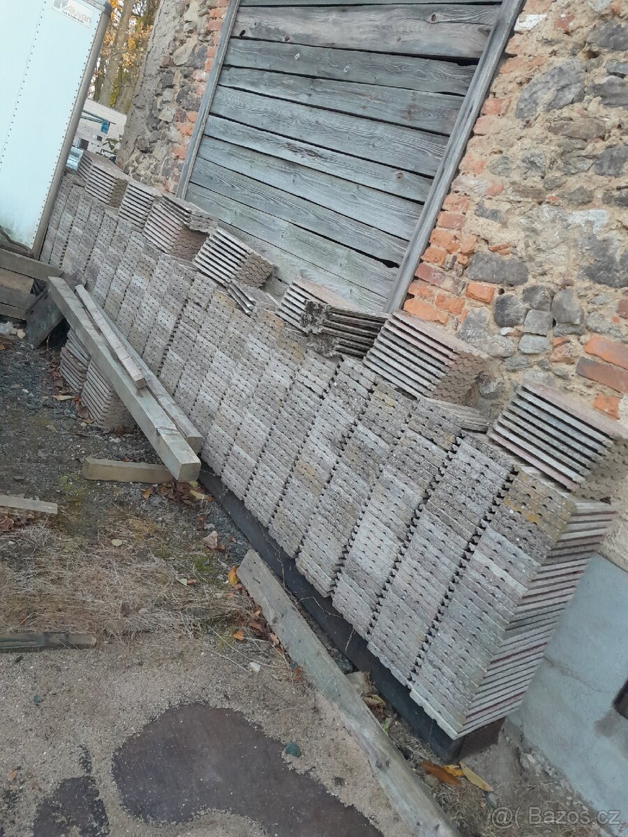 Prodám betonové střešní tašky - 4