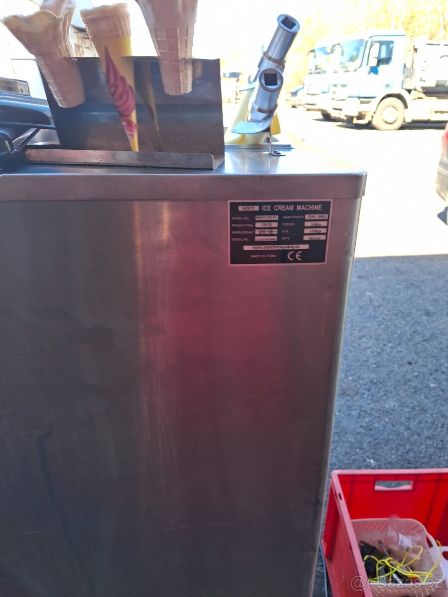 Zmrzlinovy stroj - 4