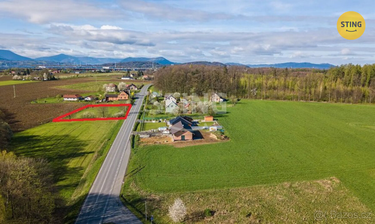 Stavební pozemek ve Vojkovicích u F-M 1.702m2, 132873 - 4