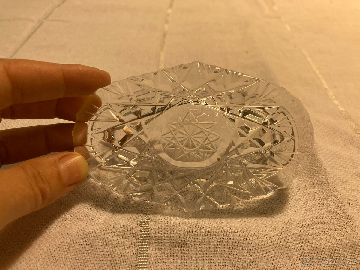 dóza s víkem z broušeného skla - 4