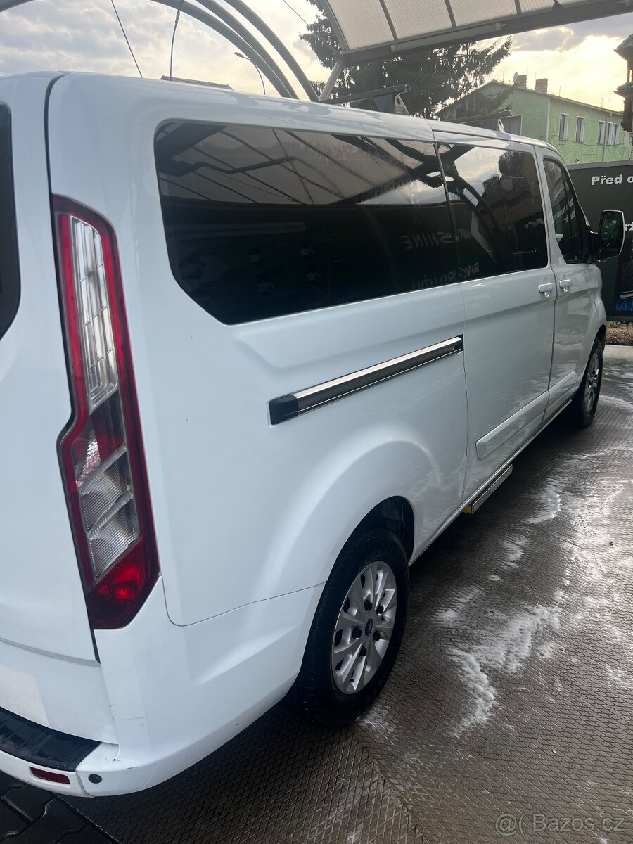 Ford tourneo custom L2H1 2.2l 114kw 8 míst - 4