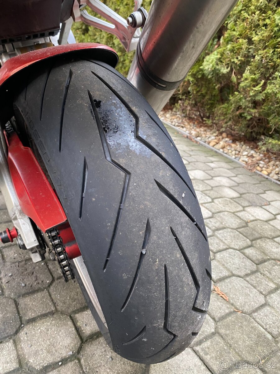 Aprilia RSV 1000 R - 4