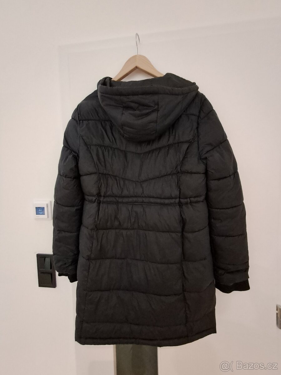 Teplá černá bunda, vhodná i pro těhotné ženy - 4