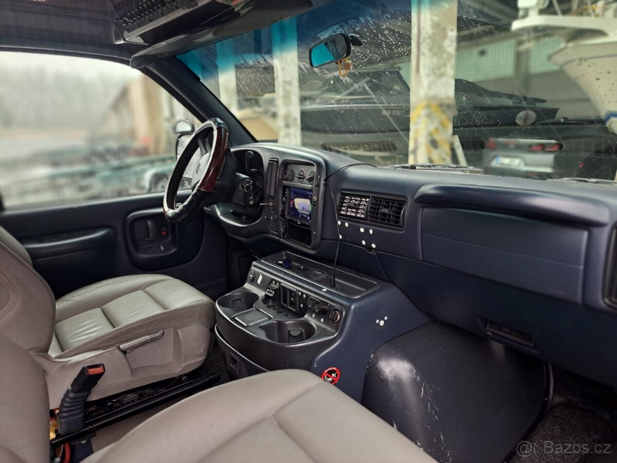 Chevrolet Express 2500 - 4
