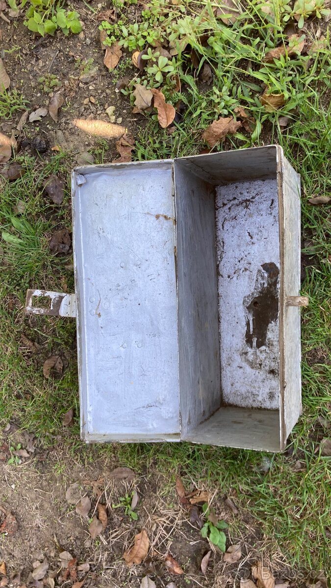 Stará vojenská plechová bedna - 4