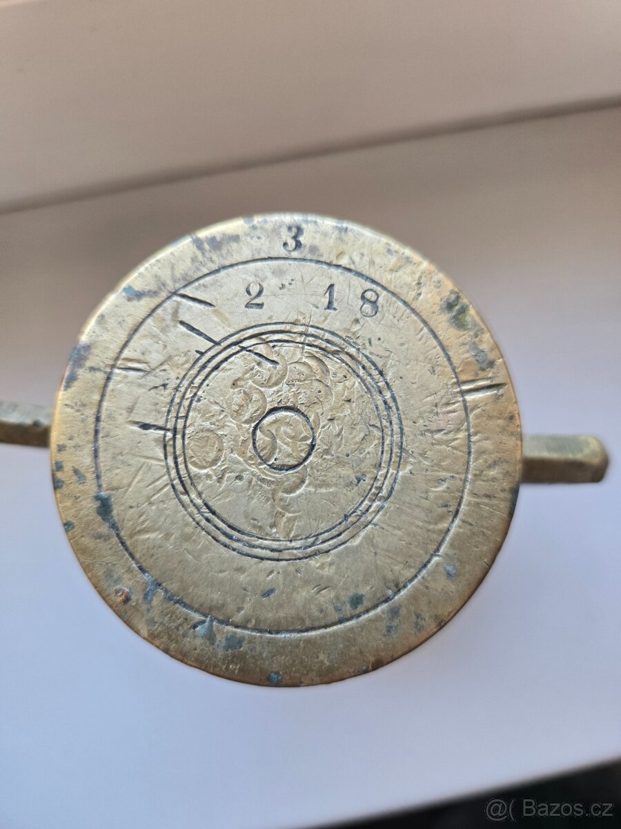 MOSAZNÝ HMOŽDÍŘ - 4