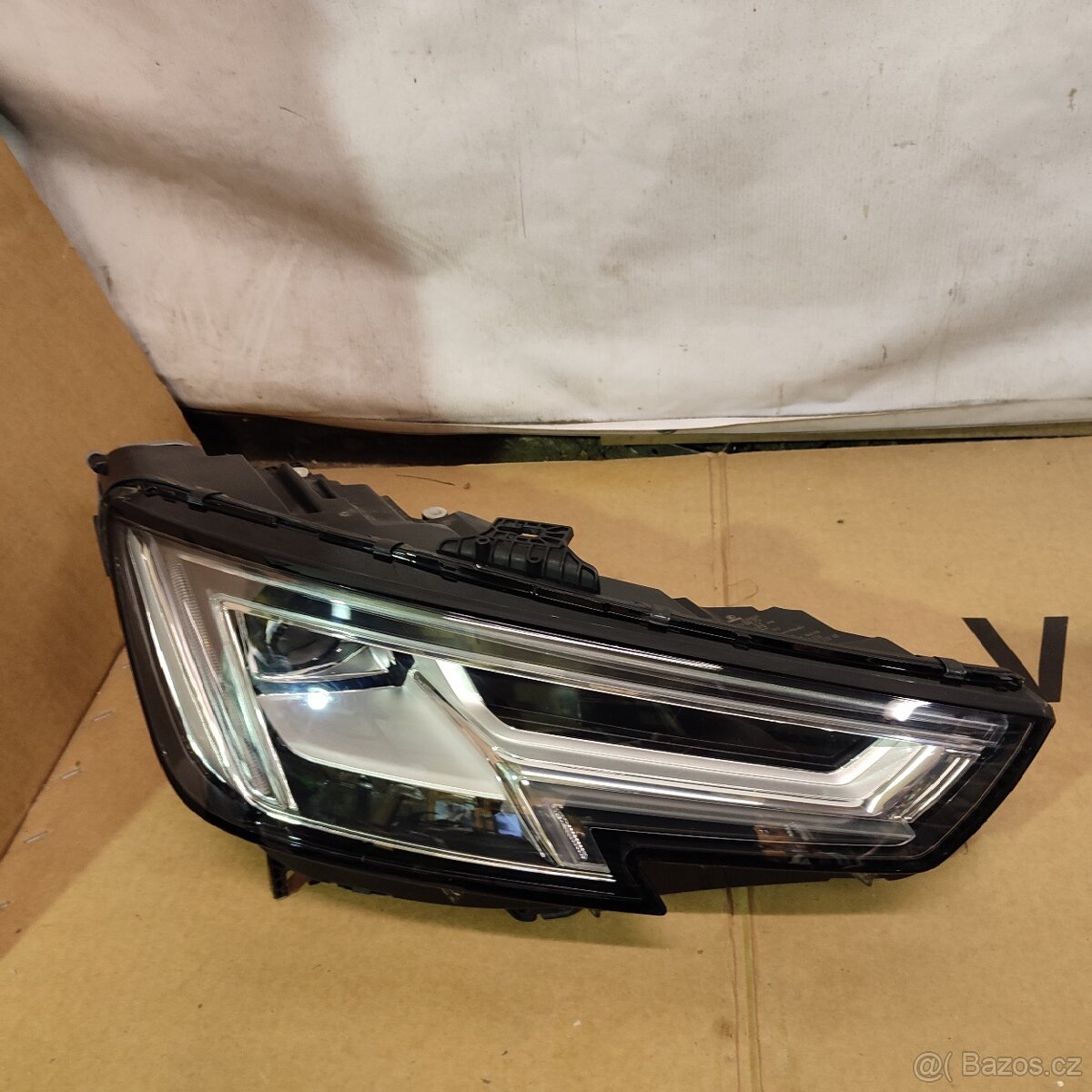 Audi A4 B9 světla,marazník, radar chladič - 4