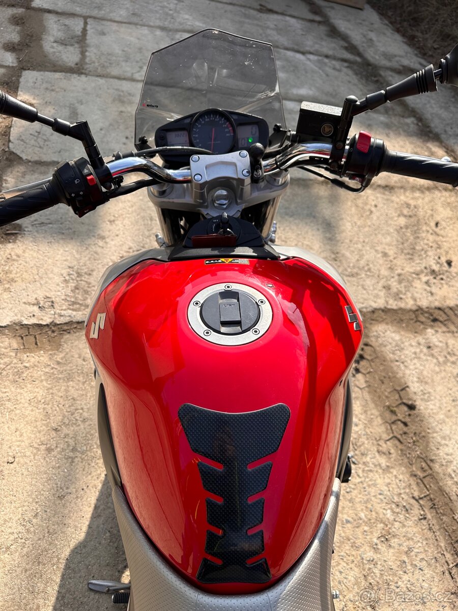 Suzuki GSR600 - 4