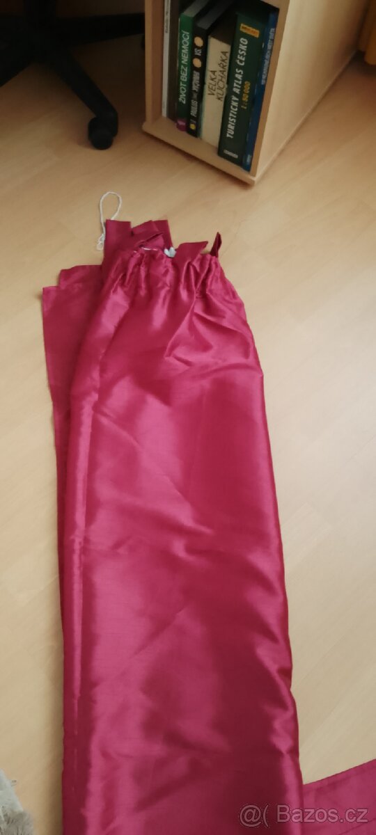 Červené závěsy - 4