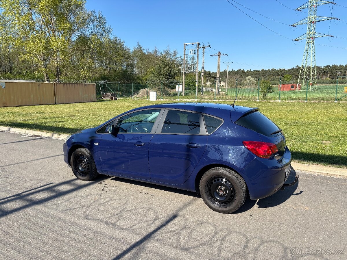 Opel Astra J 1.4 (74kW) r. 2011 - 4