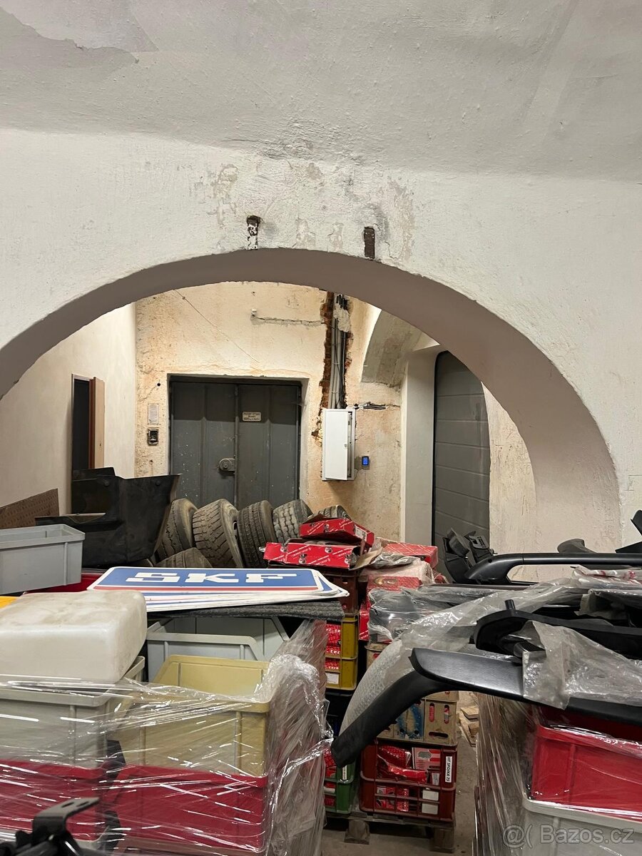 Pronájem skladu, dílny nebo garáží. - 4
