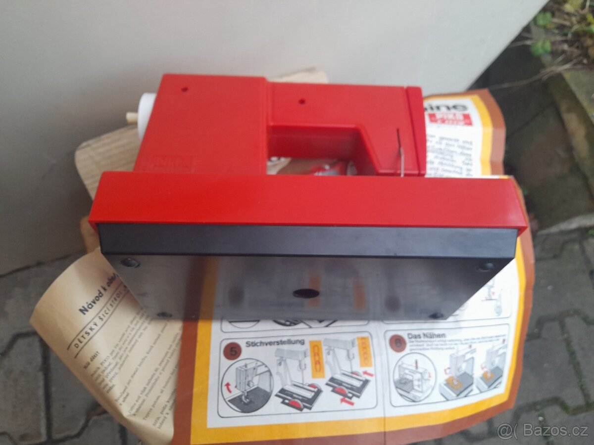 Starý šicí stroj Piko s krabicí a návodem - 4