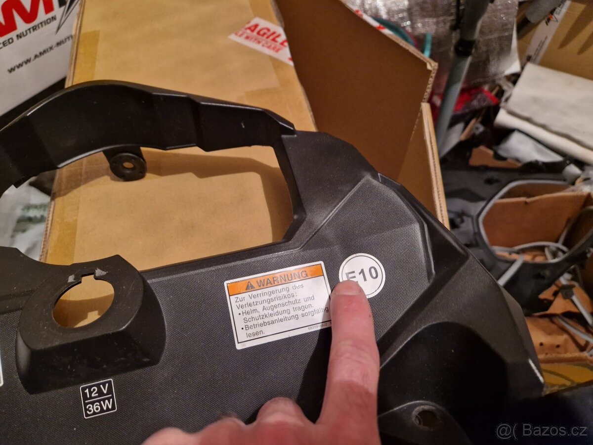 Suzuki Dl 1000 V strom 2018- plast kolem budíků u kapoty - 4