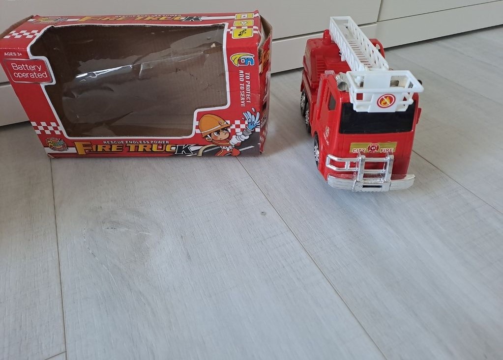 Hasičské auto - bliká, houká a otáčí se - 4