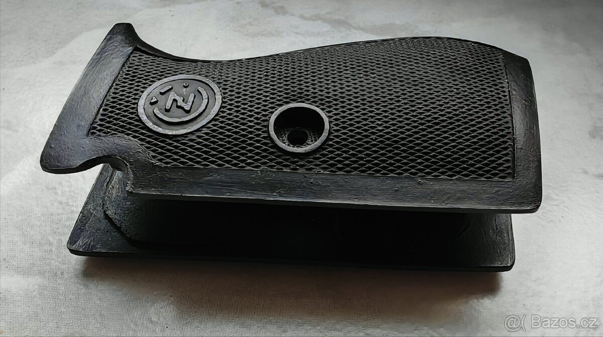 Pažbičky na pistoli CZ-27 7.65 Browning - 4