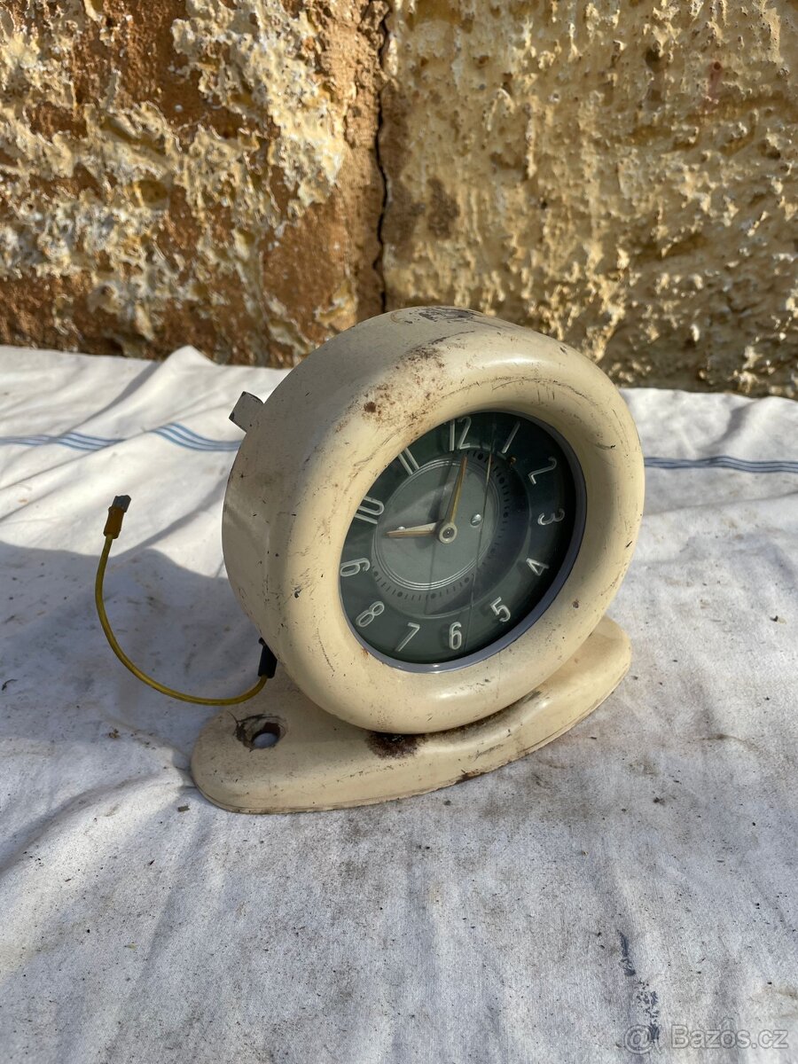 Prodám hodiny do starého autobusu nebo auta - 4