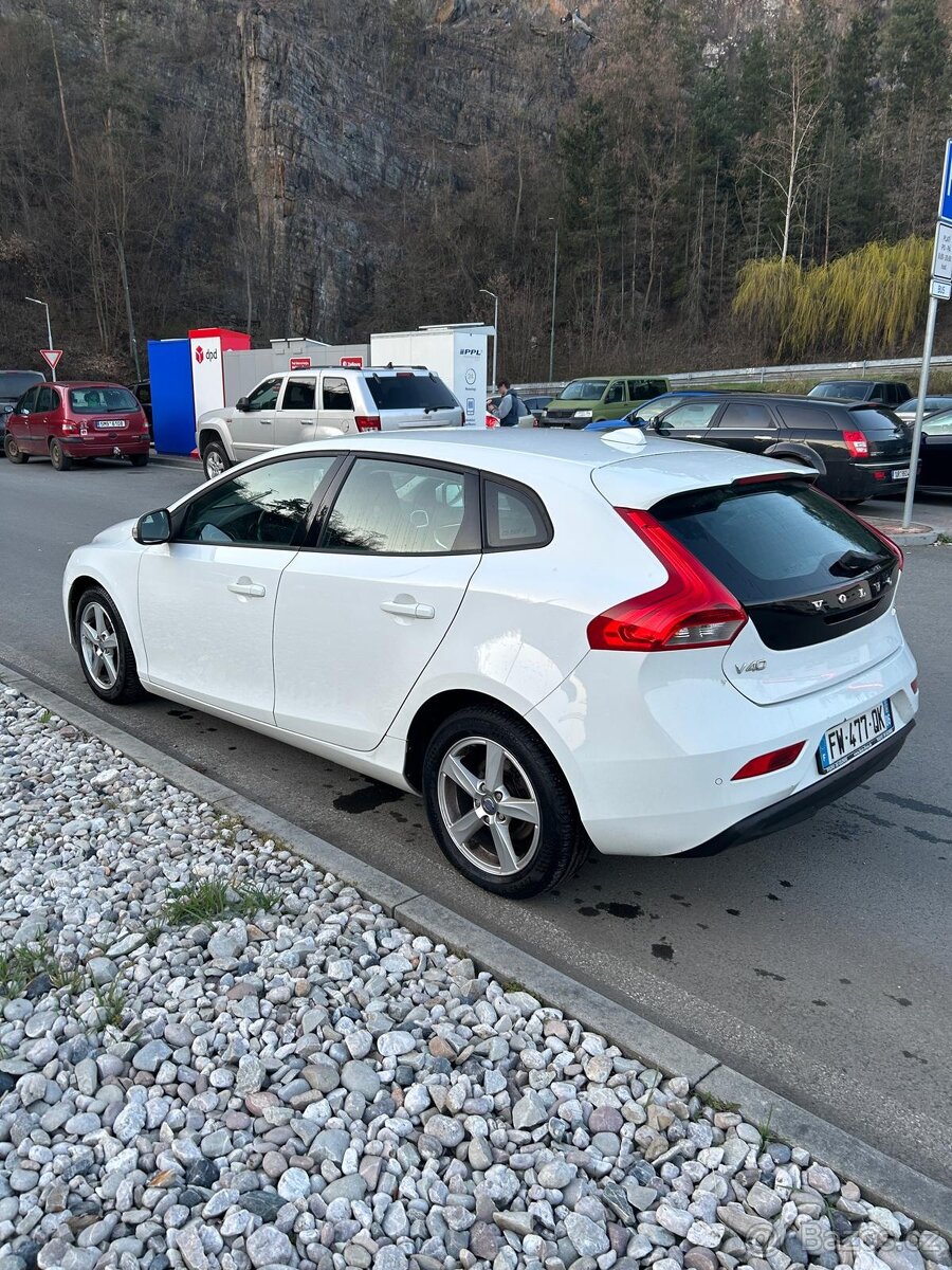 Volvo V40 D2 115 SUMMUM - 4