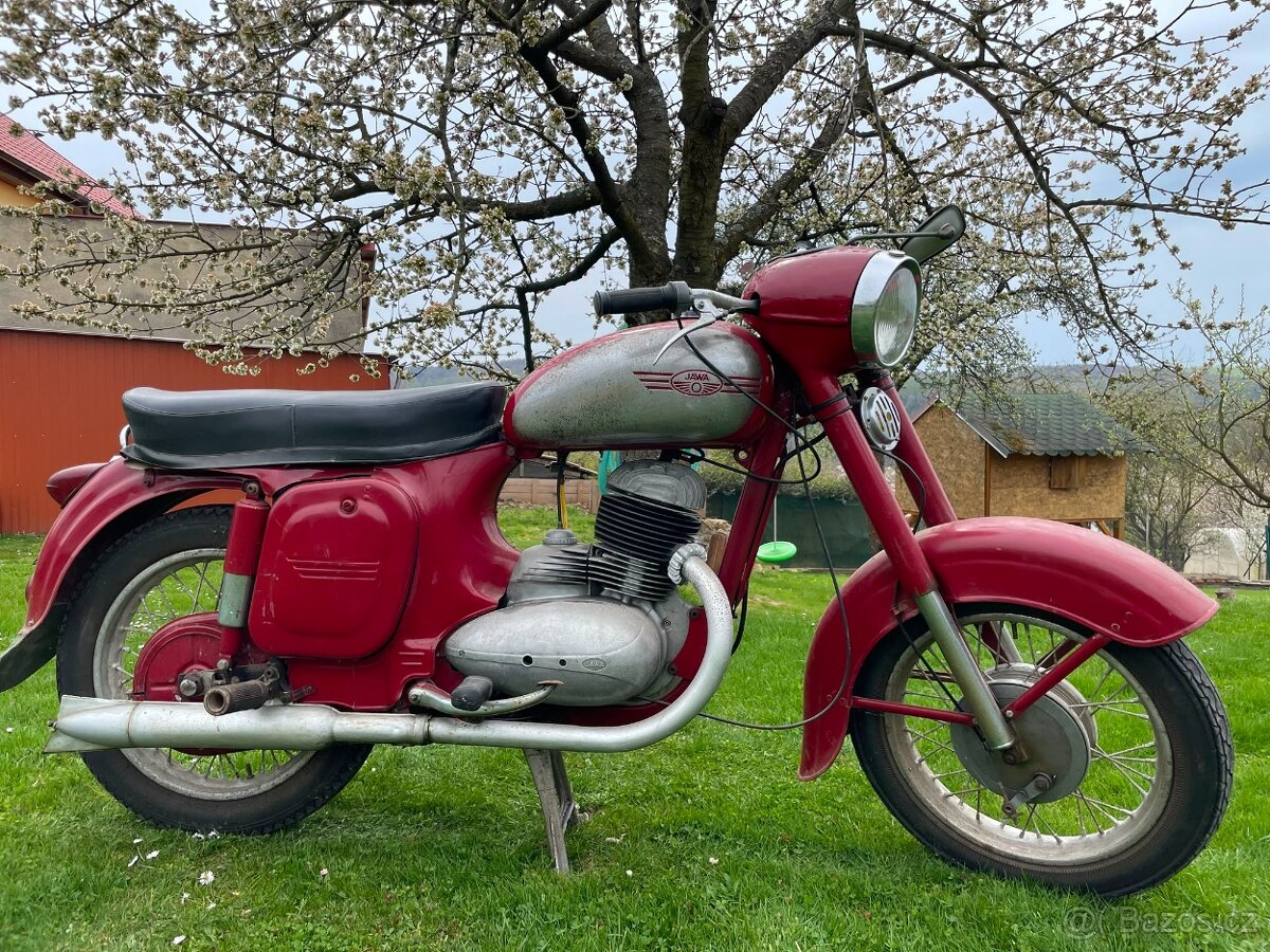 Jawa 250 - 4