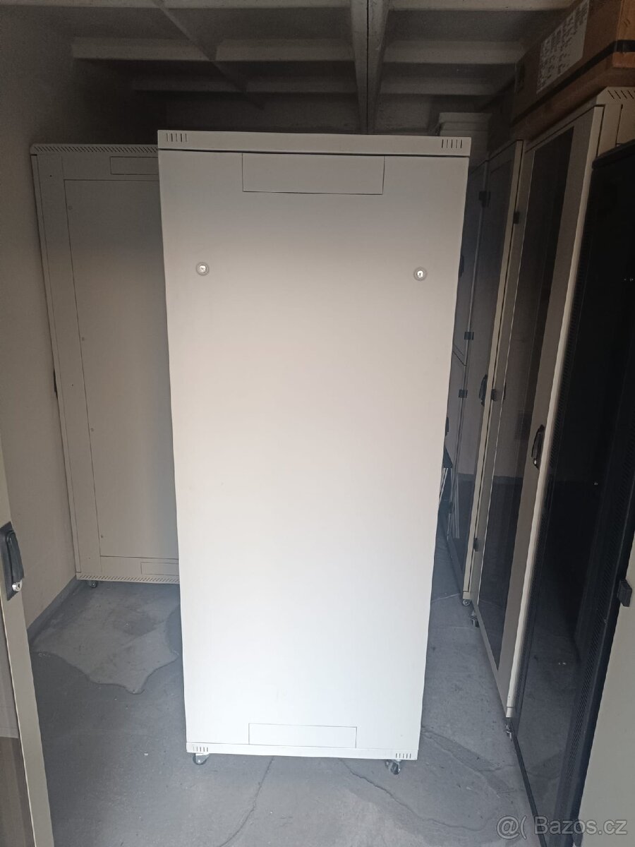 serverová skříň, rack, datový rozvaděč - 4