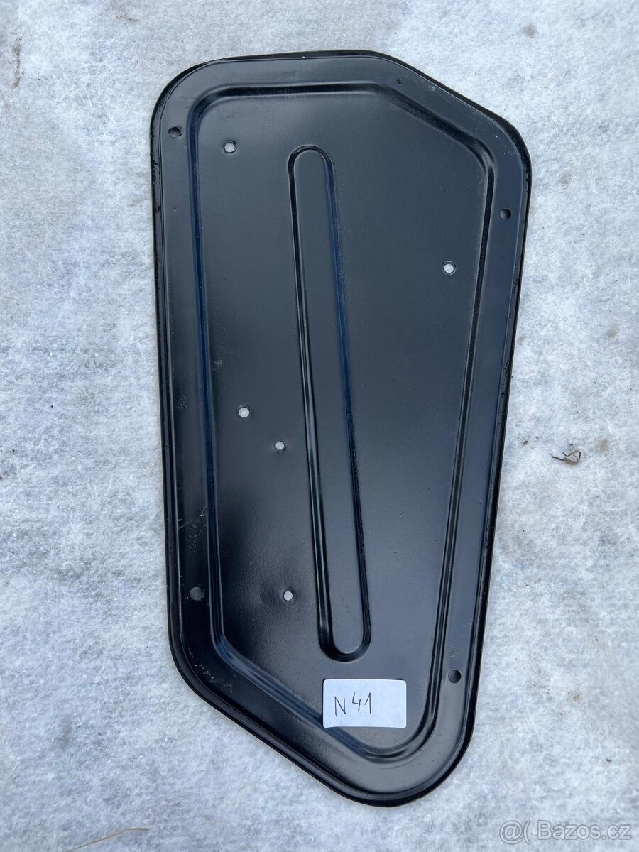 Plechy kolem motoru na Tatru 613 - 4