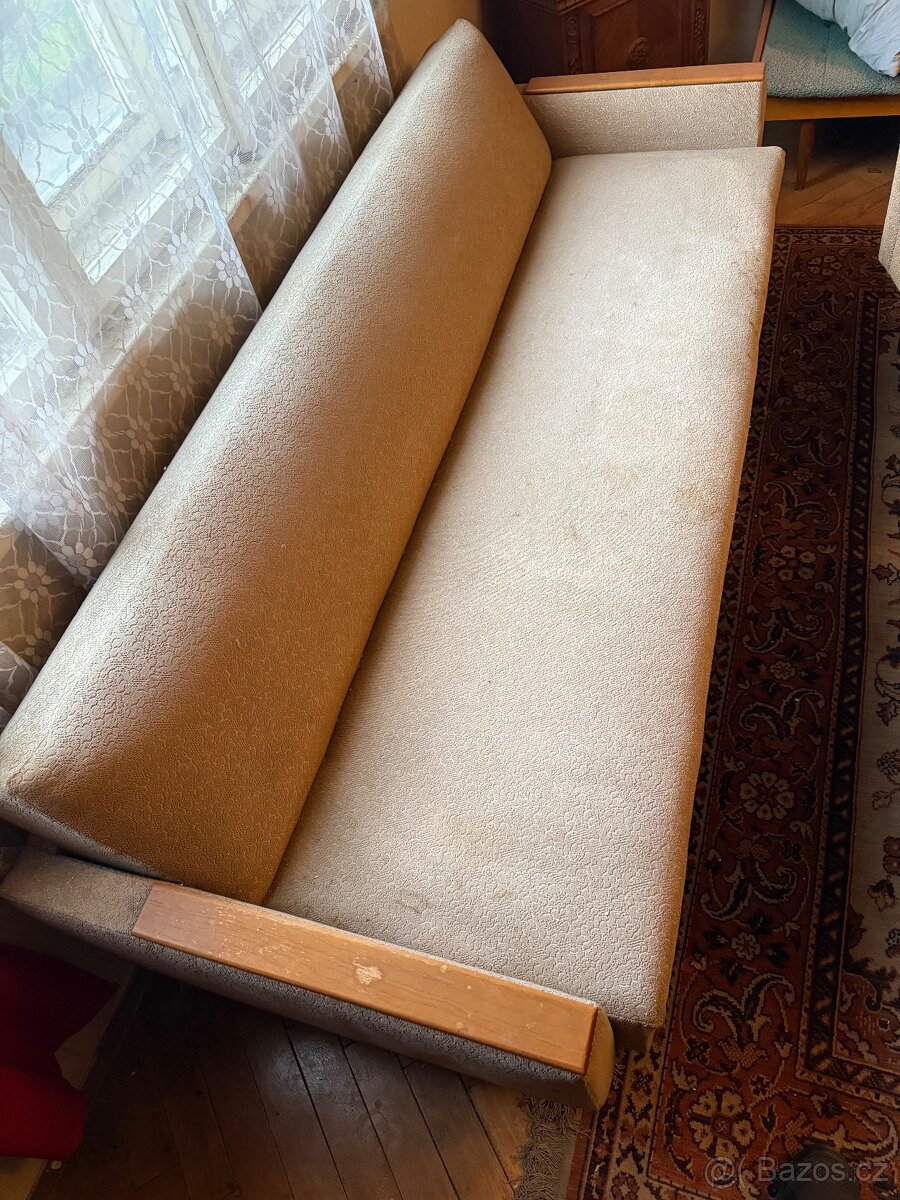 Stará sedací souprava - pohovka a 2 křesla a stůl - 4