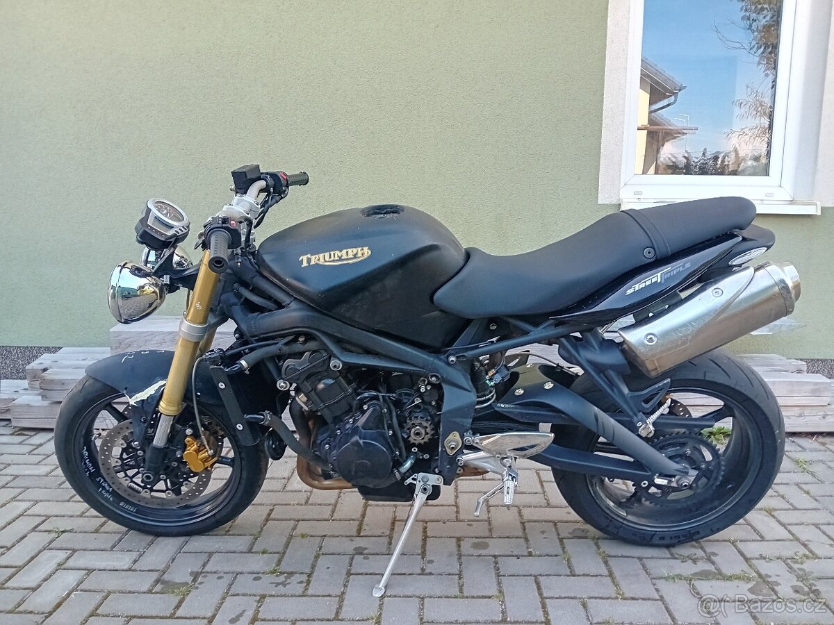TRIUMPH STREET TRIPLE 675 - 4