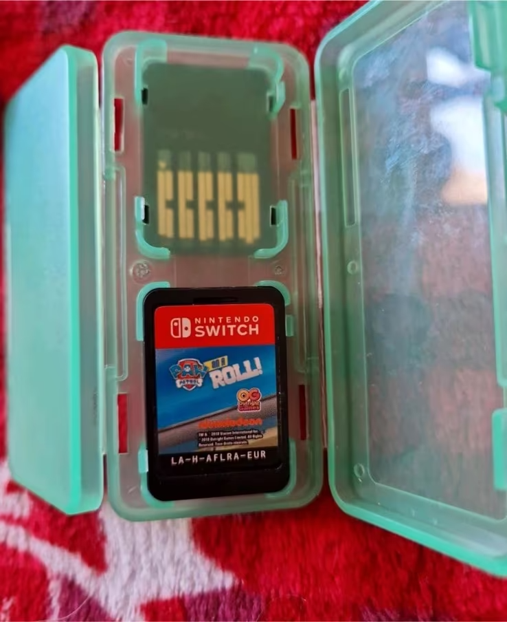 Nintendo Switch plus příslušenství a hry - 4