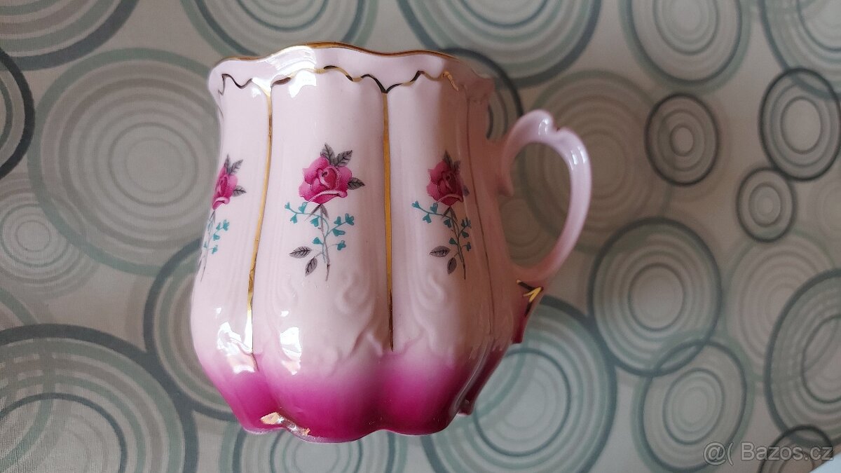 sada růžových porcelánových hrnků, - 4