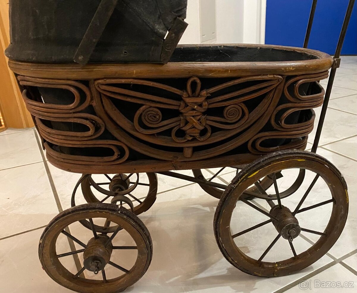 Historicky kočárek na panenky - 4