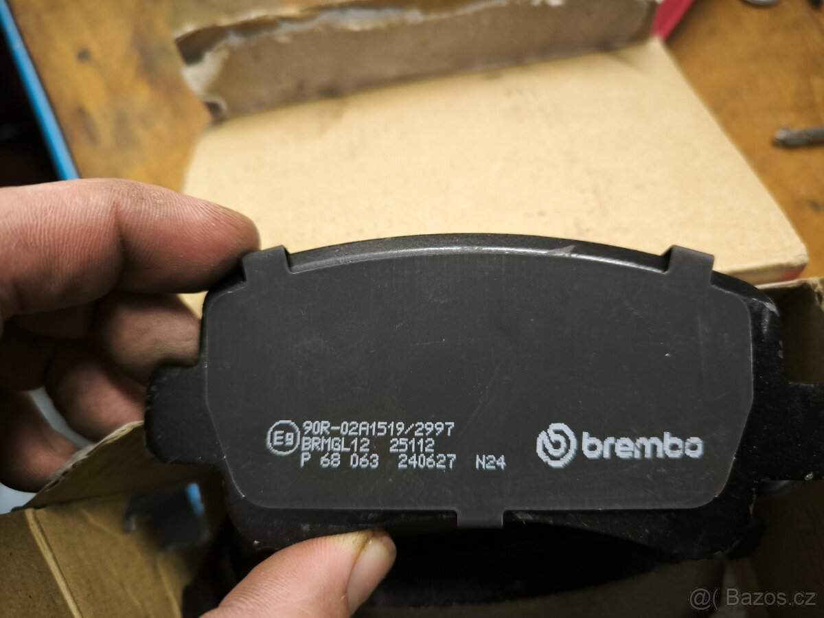 Sada brzdových destiček BREMBO P68063 - 4