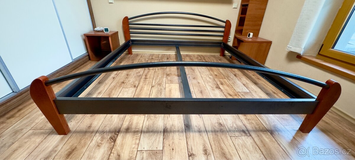 Masivní manželská postel 180x200 cm – Designový kov & dřevo - 4