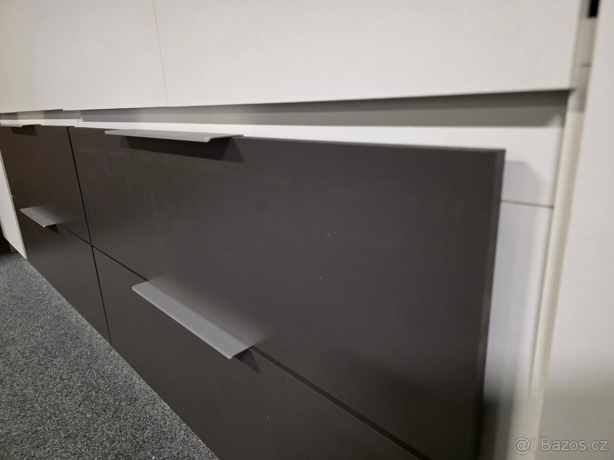 Nová velká bílošedá šatní skříň 6+4 - 4