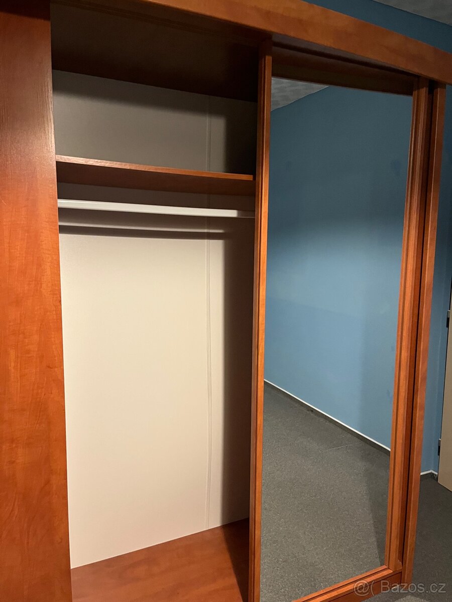 Šatní skříň - 4