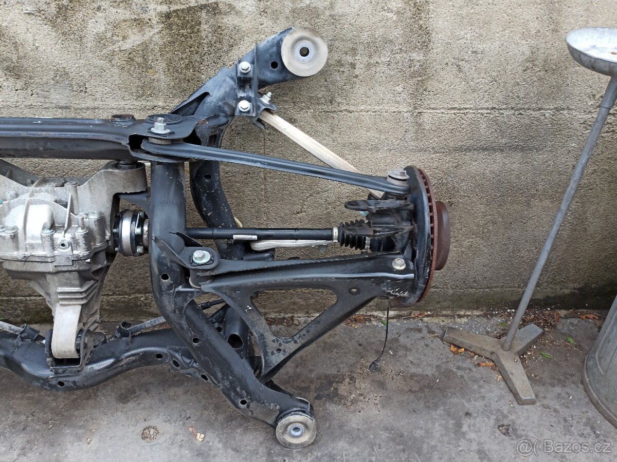 VW TOUAREG - KOMPLETNÍ ZADNÍ NÁPRAVA - BEZ KOROZE - 4