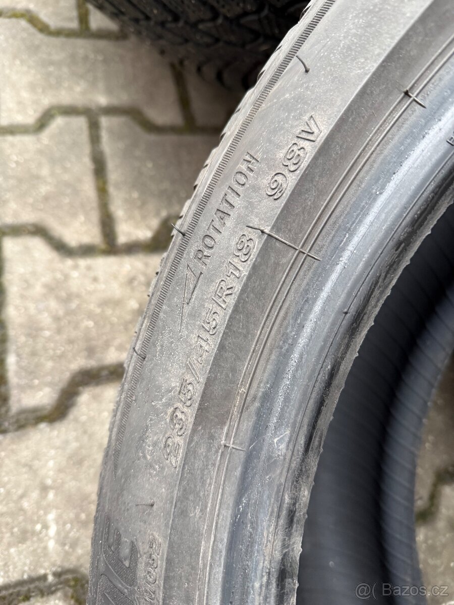Zimní pneu 235/45 18 - 4