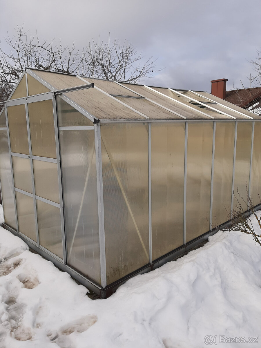 Skleník z polykarbonátu - 4