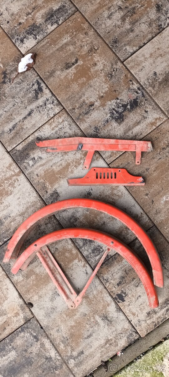 Babetta 210 - plechy červené komplet set - 4