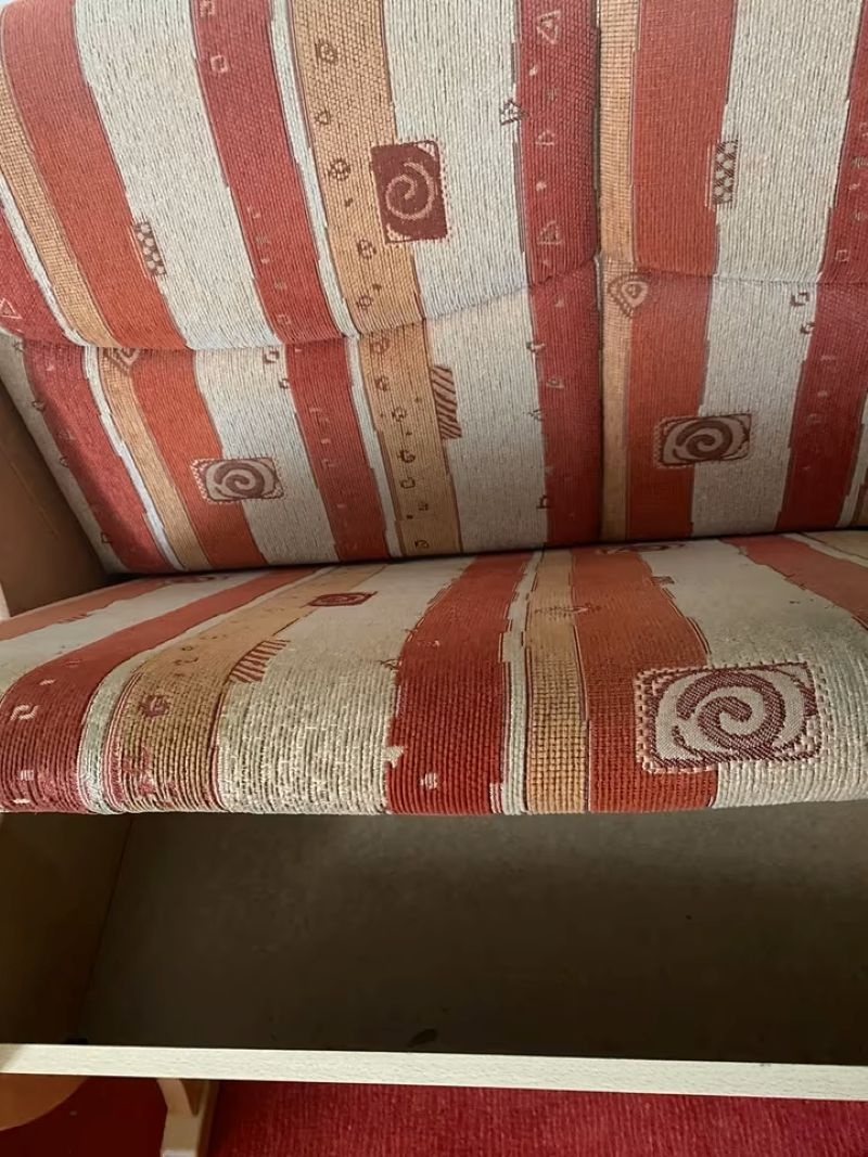 Lavice rohová, jídelní rozkládací stůl a 2 židle - 4