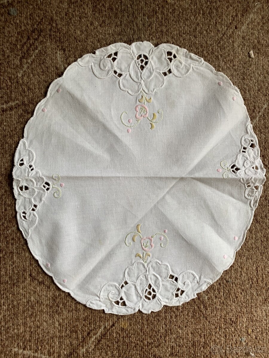 Sada starých vyšívaných deček na chalupu 3 ks - 4