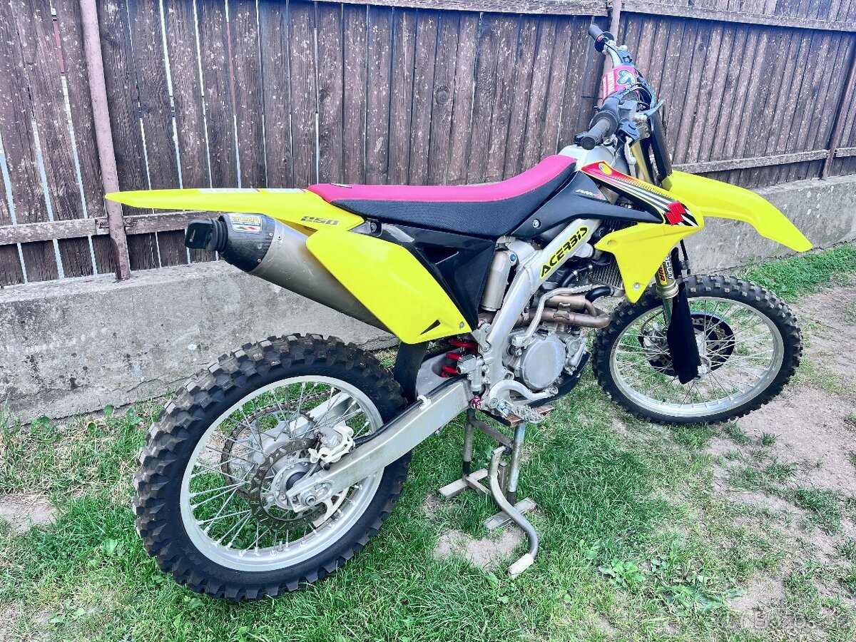 Suzuki rmz 250