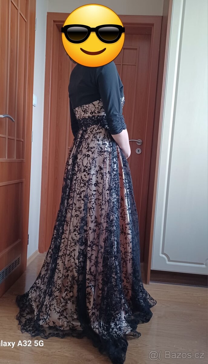 Zlaté dámské šaty s černou krajkou - 4