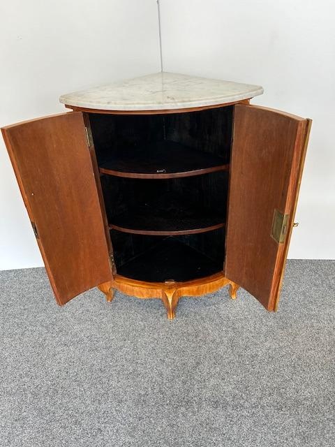 Rohová skříňka okolo roku 1900 - originál. - 4