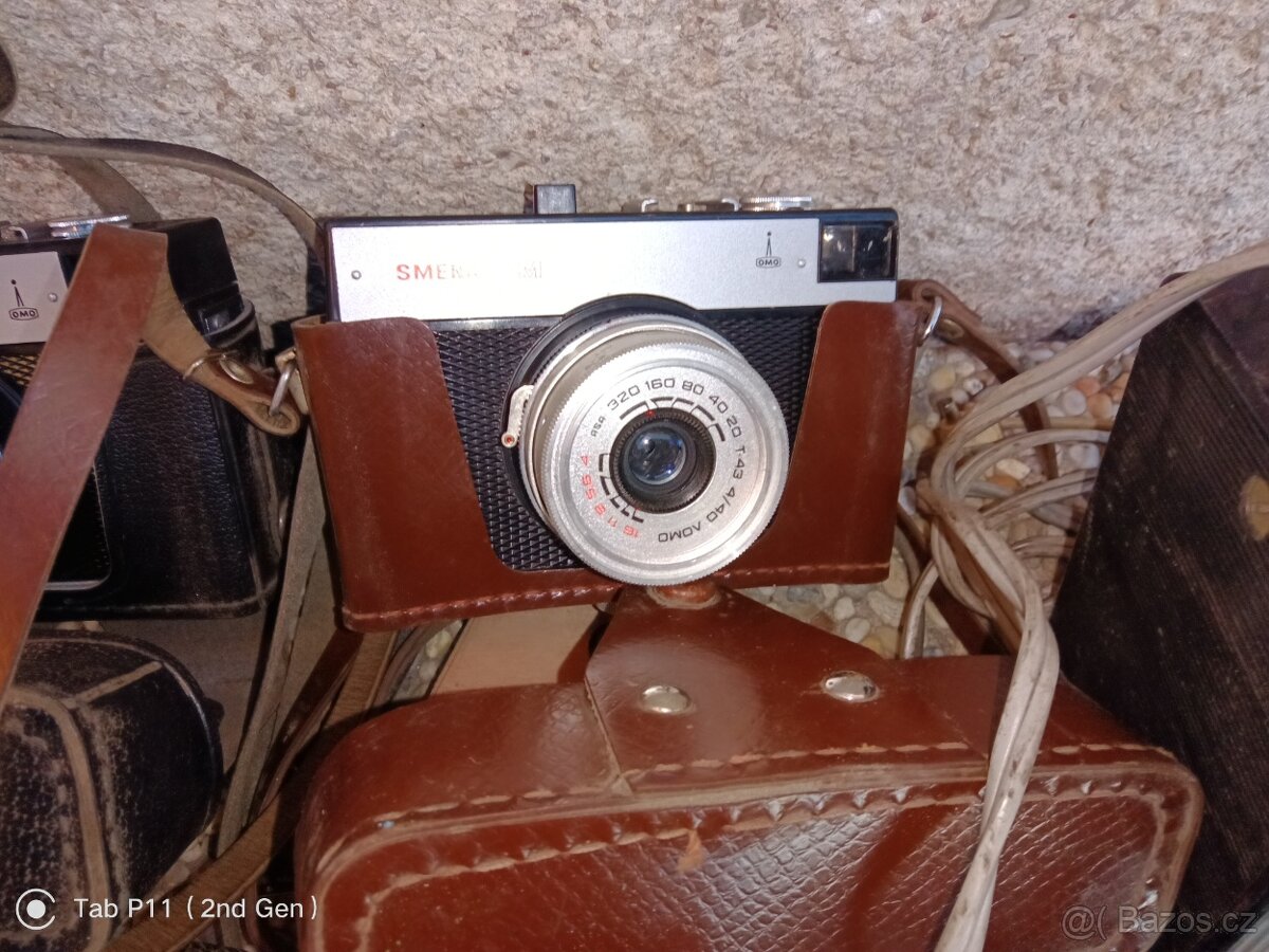 Staré fotoaparáty a kamera - 4