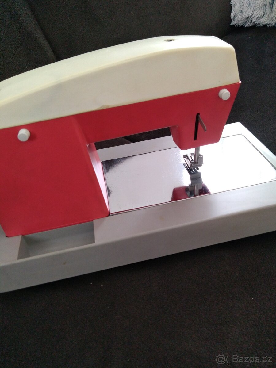 Stará hračka šicí stroj - 4