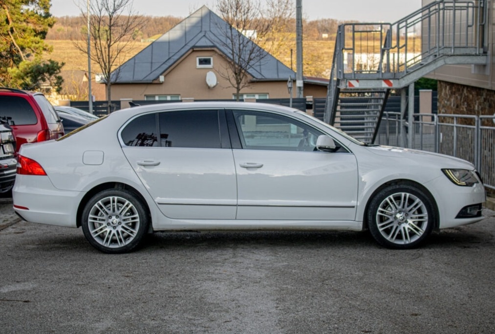 Škoda Superb 2.0 TDI CR 170k Elegance DSG - 4