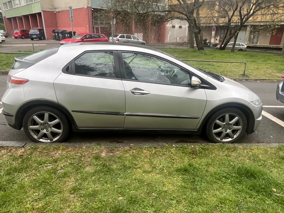 Honda Civic 1.8 i-VTEC (2006) – Nová STK do 2028 - 4