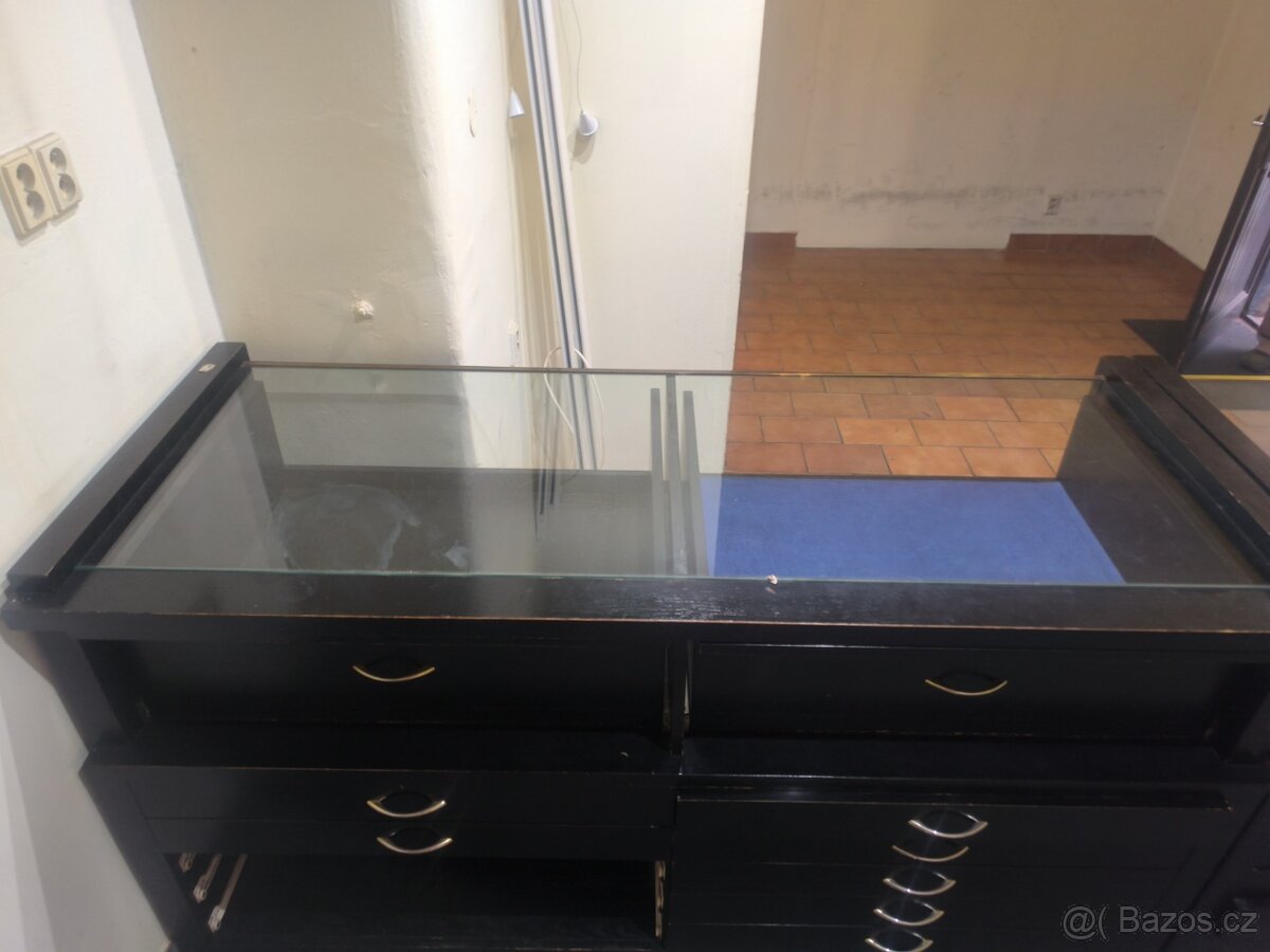 Prodejní stůl (vitrína) - 4