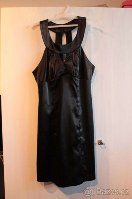 Elegantní lesklé černé šaty - 4
