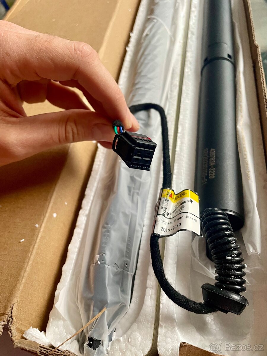 Škoda Superb III Liftback nové elektrické vzpěry kufru - 4